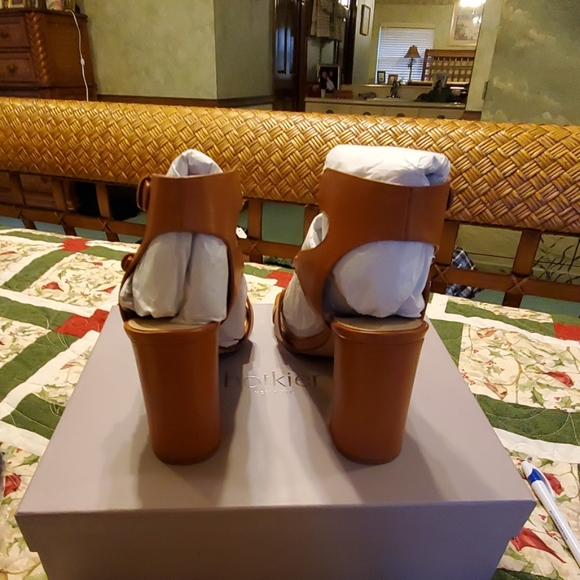 SHOES - Picture 4 of 8